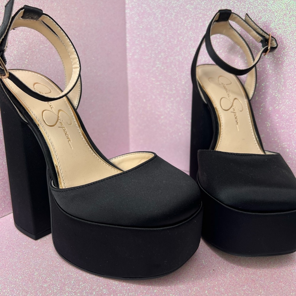 Jessica Simpson, SKILLA mega platform